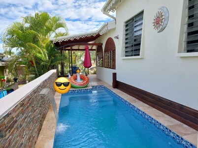Charming 3-bedroom house with private pool!