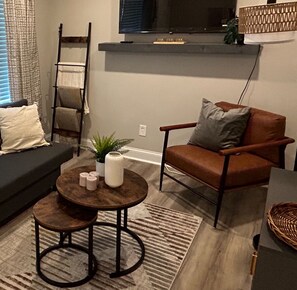 Smart TV - Chic & Cozy Plaza Midwood Gem-1 bedroom condo with A/C (Charlotte)