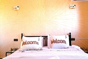 4 bedrooms, iron/ironing board, WiFi