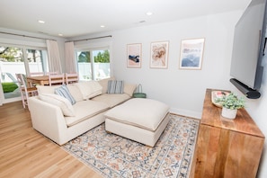 TV, fireplace - Oceanside, ELEV, Priv Pool, Comm Amenities, Dogs Welcome-BH7, O'Buoy (Corolla)