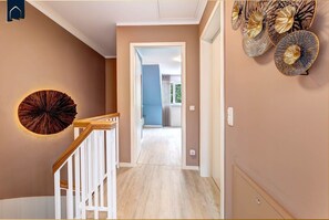 Unclassified image, 4 of 28, button