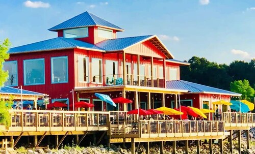 Chic Townhome at Rez, 2 Queen Beds, Smart TVs, Centrally Located, Community Pool