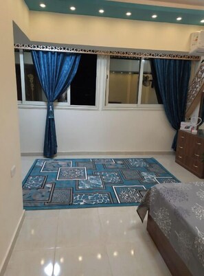9 bedrooms, WiFi, bed sheets