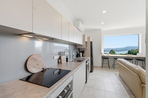 冰箱、微波炉、烤箱、炉灶