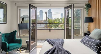 *Double King Beds* Spacious| Cozy and Fun| Steps from Downtown