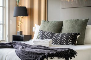 4 bedrooms, in-room safe, desk, iron/ironing board