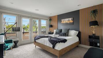 4 bedrooms, in-room safe, desk, iron/ironing board