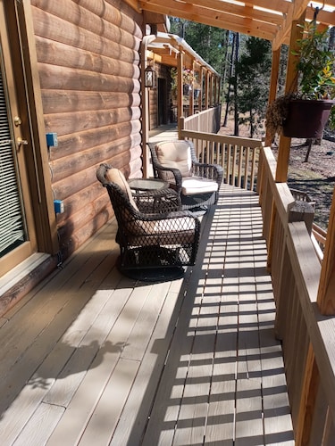 Cozy 4-bedroom cabin with AC, fitness room, WiFi in fantastic Modoc