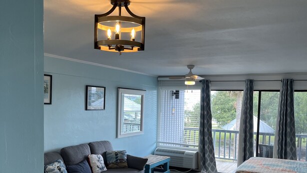 TV - Mermaid Shores | Walk to Dock Street (Cedar Key)