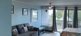 Mermaid Shores | Walk to Dock Street