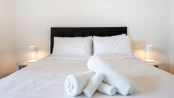 1 habitación, tabla de planchar con plancha, wifi gratis y ropa de cama