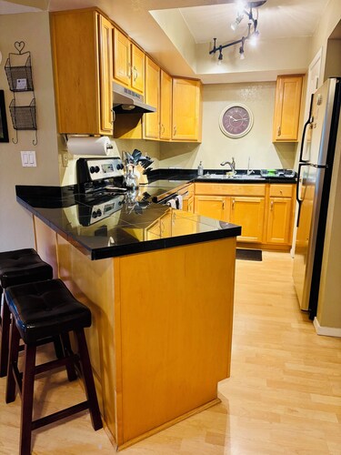 Great Location: 1-BR condo near PHX airport and Old Town Scottsdale.  No WiFi.