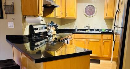 Great Location: 1-BR condo near PHX airport and Old Town Scottsdale. No WiFi.