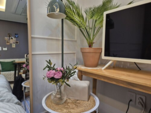 Charming 2-bedroom villa with AC, WiFi in brilliant Mapo-gu