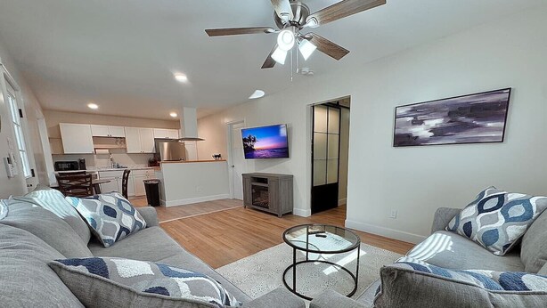 A modern living room with a grey sofa set, a glass coffee table, and a ceiling fan. - 3Min To Parris Island. Pets Yes (Port Royal)