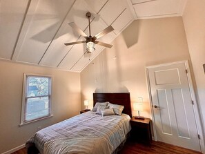 1 habitación, escritorio, tabla de planchar con plancha y wifi 
