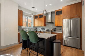 Fridge, microwave, oven, stovetop - *The Big Spacious Getaway*| Sleeps 16+ Comfortably| 4 King Beds| Near Downtown| (Calgary)