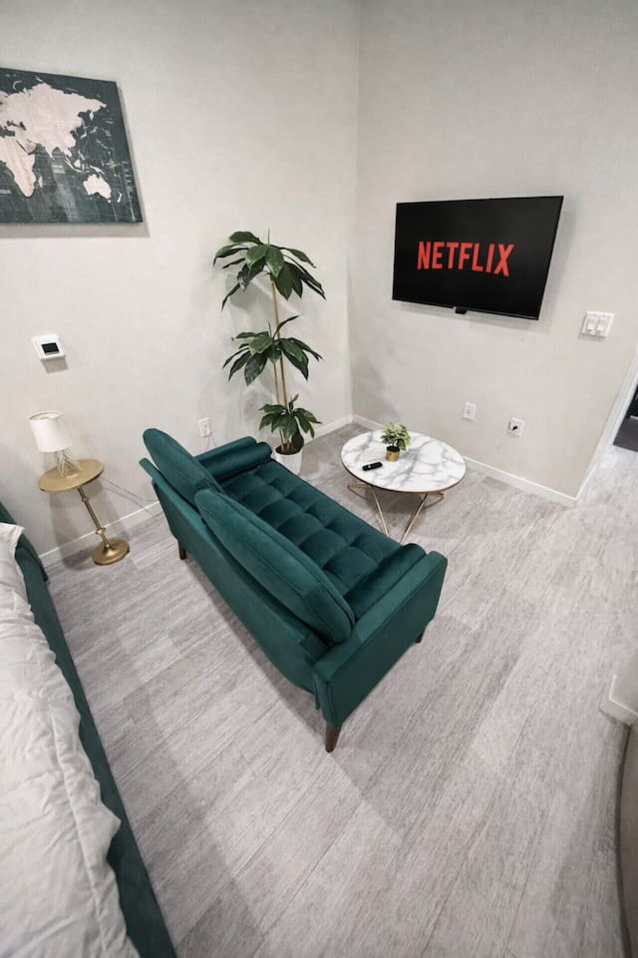 TV, caminetto