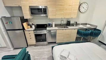 1 habitación, tabla de planchar con plancha y wifi