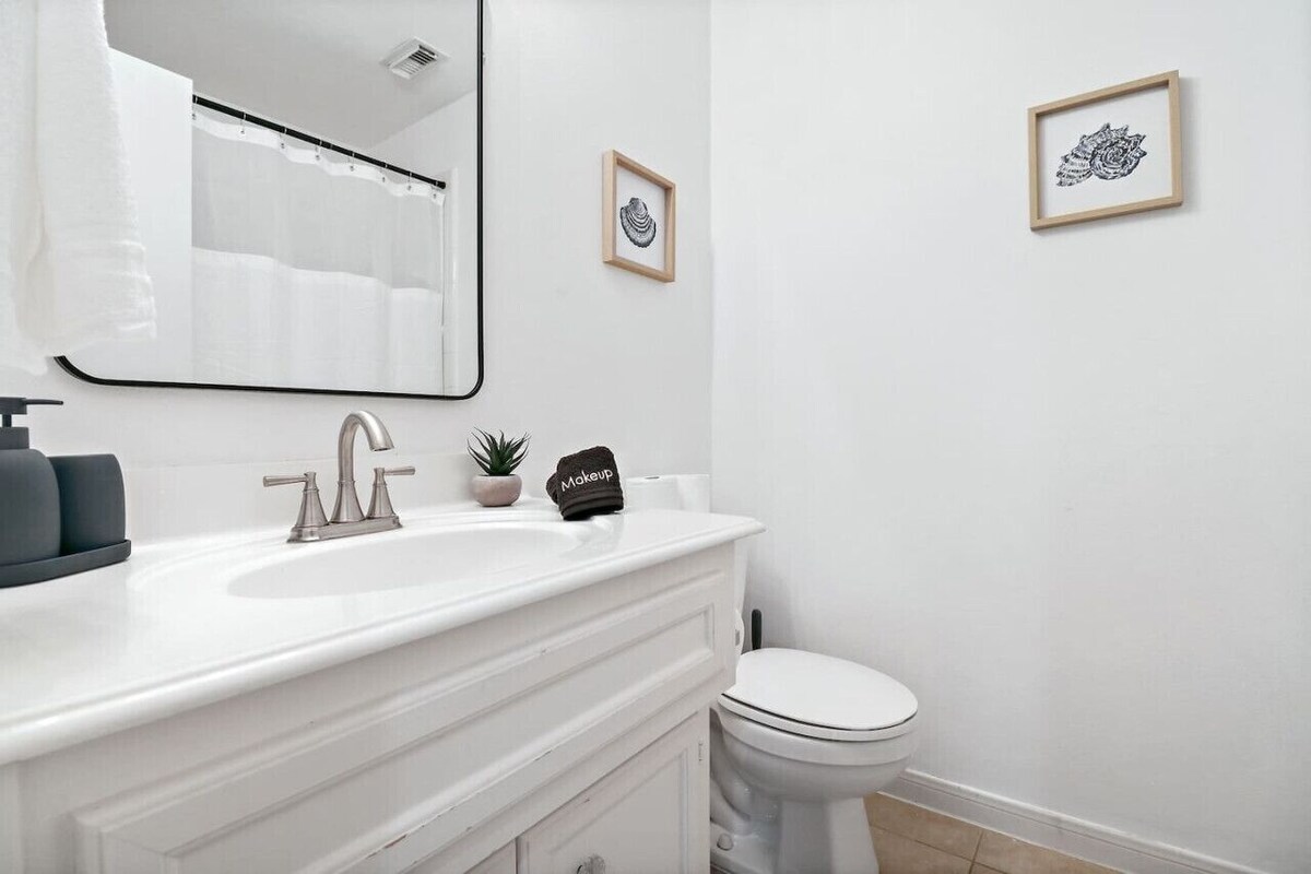 Photo 22 of Relax & Unwind: Cozy Fall Home in The Heights