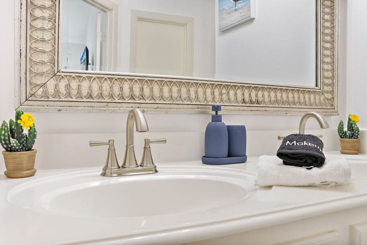 Photo 21 of Relax & Unwind: Cozy Fall Home in The Heights
