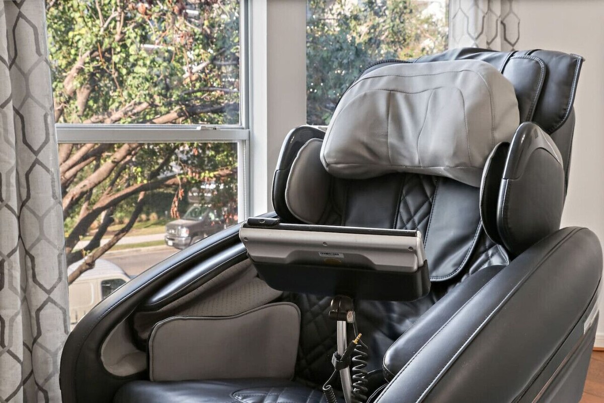 Photo 12 of Relax & Unwind: Cozy Fall Home in The Heights
