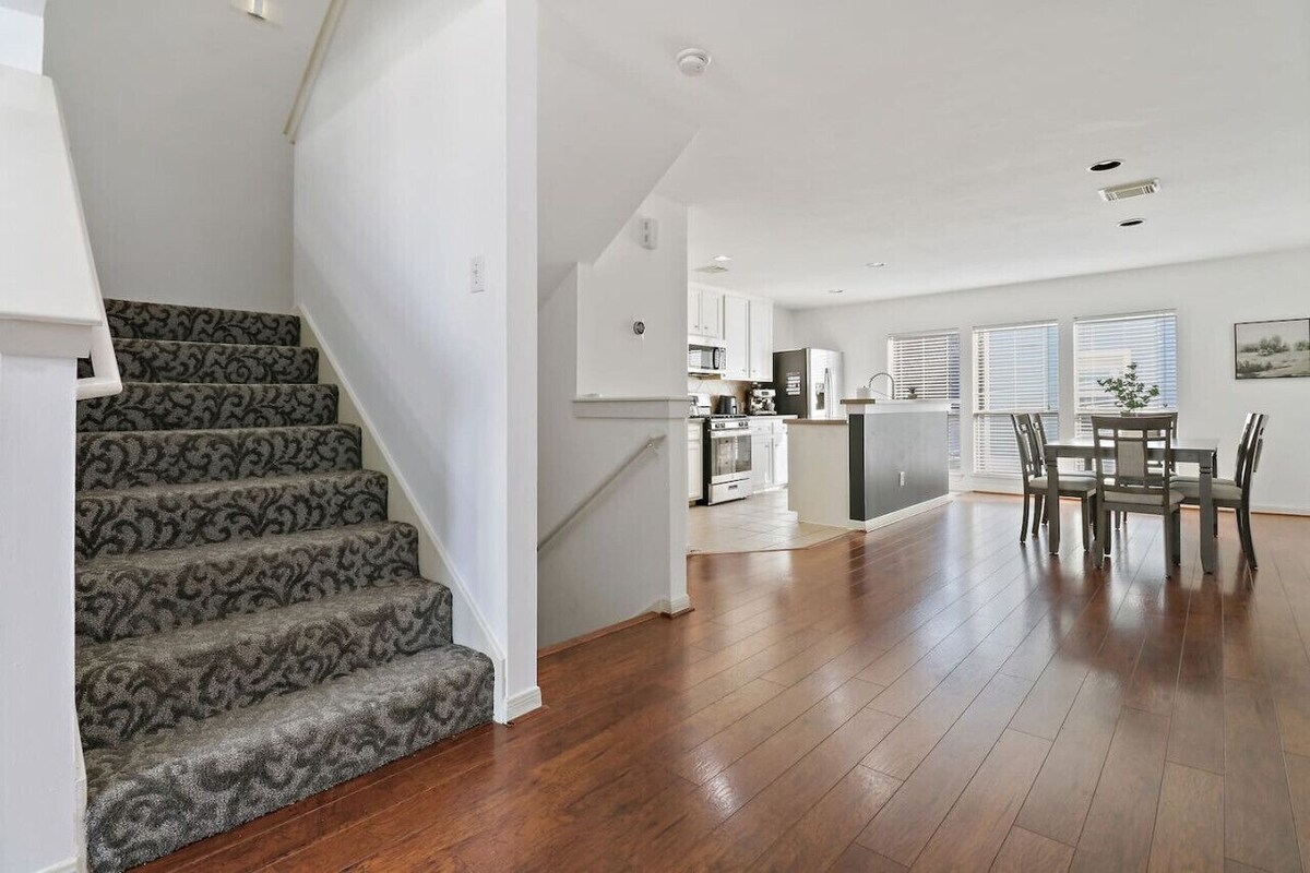 Photo 17 of Relax & Unwind: Cozy Fall Home in The Heights