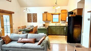 Smart TV, fireplace, books, stereo