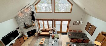 WALDEN HAUS -Lakefront Chalet- Dog Friendly & Breakfast-Ski-Golf-Bike-Hike-Swim