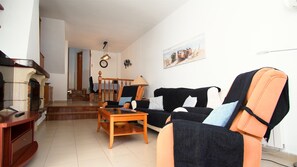 Televisión y chimenea