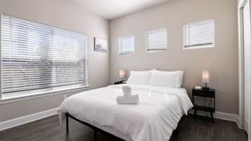 3 bedrooms, desk, iron/ironing board, WiFi