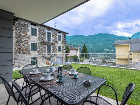 تناول الطعام بالخارج