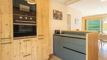 Frigorifero, microonde, lavastoviglie, pentole/stoviglie/utensili