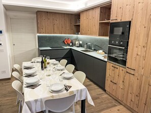 Refrigerador, microondas, lavavajillas y tostadora 