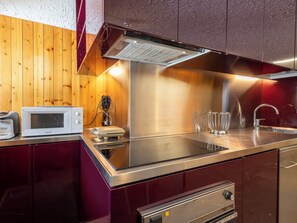 Fridge, microwave, oven, dishwasher - MadeSki Apartment by Interhome (Madesimo)