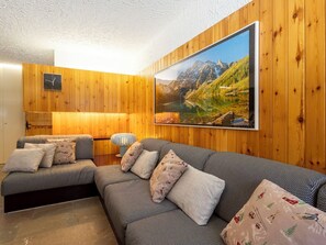 TV - MadeSki Apartment by Interhome (Madesimo)