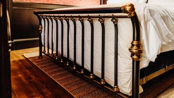 1 habitación, tabla de planchar con plancha, wifi gratis y ropa de cama