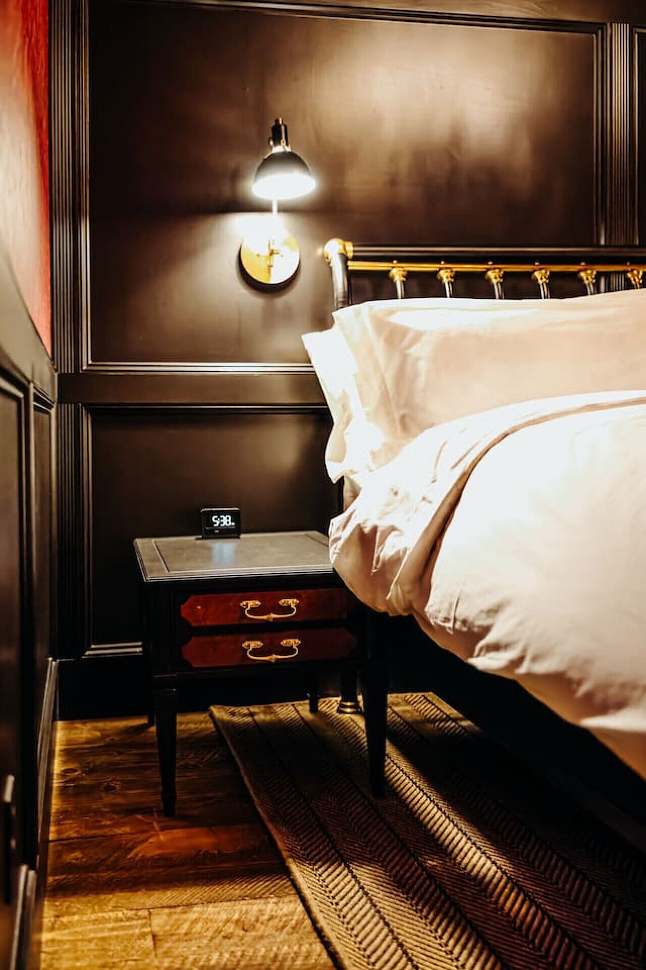 Iron/ironing board, WiFi (free), bed sheets
