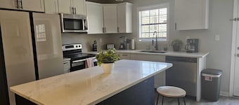 Private Pool- 6 BR Home with Extra Sleeping Space