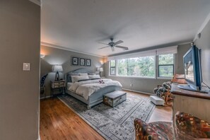 3 Schlafzimmer, Schreibtisch, Bügeleisen/Bügelbrett, Reisekinderbett