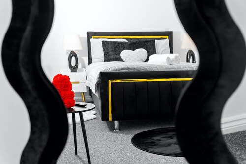 House -  Sleeps 6, Garden & Free Parking