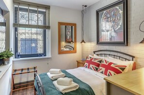 3 chambres, fer et planche à repasser, Wi-Fi, draps fournis