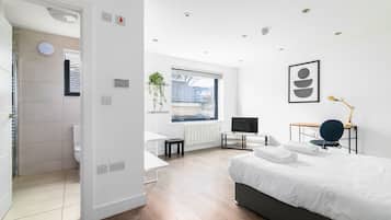 3 habitaciones, escritorio, tabla de planchar con plancha y wifi gratis