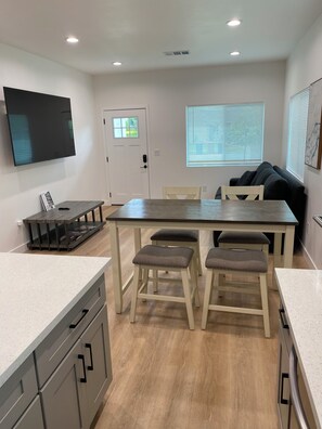 Dining - Disney/Lt Saigon/3mi 4Bd2ba - Reva (Midway City)