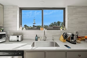 Refrigerador, microondas, horno, placa de cocina