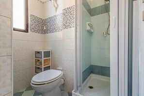 Shower, hair dryer, bidet, towels - GuestHost - Cozy 87 sqm apartment, for 6 people, located on the first floor of a building (NO lift). The accommodation is located in the heart of the historic Ballarò market (in a restricted traffic zone), an area where it is possible to savor the true  (Palermo)