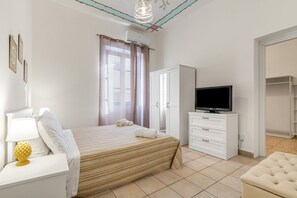 3 slaapkamers, een strijkplank/strijkijzer, wifi, beddengoed