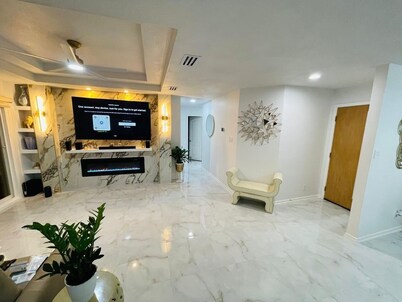 Brand new House Charming 3-bedroom house with AC and WiFi in North Laredo 