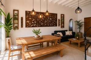 Dining - Classic Spacious Home, near Plaza Mayor and Laureles area.
Pet-Friendly. (Medellín)