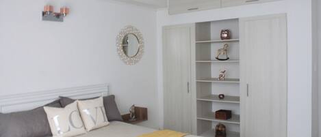 6 habitaciones, escritorio, tabla de planchar con plancha y wifi gratis